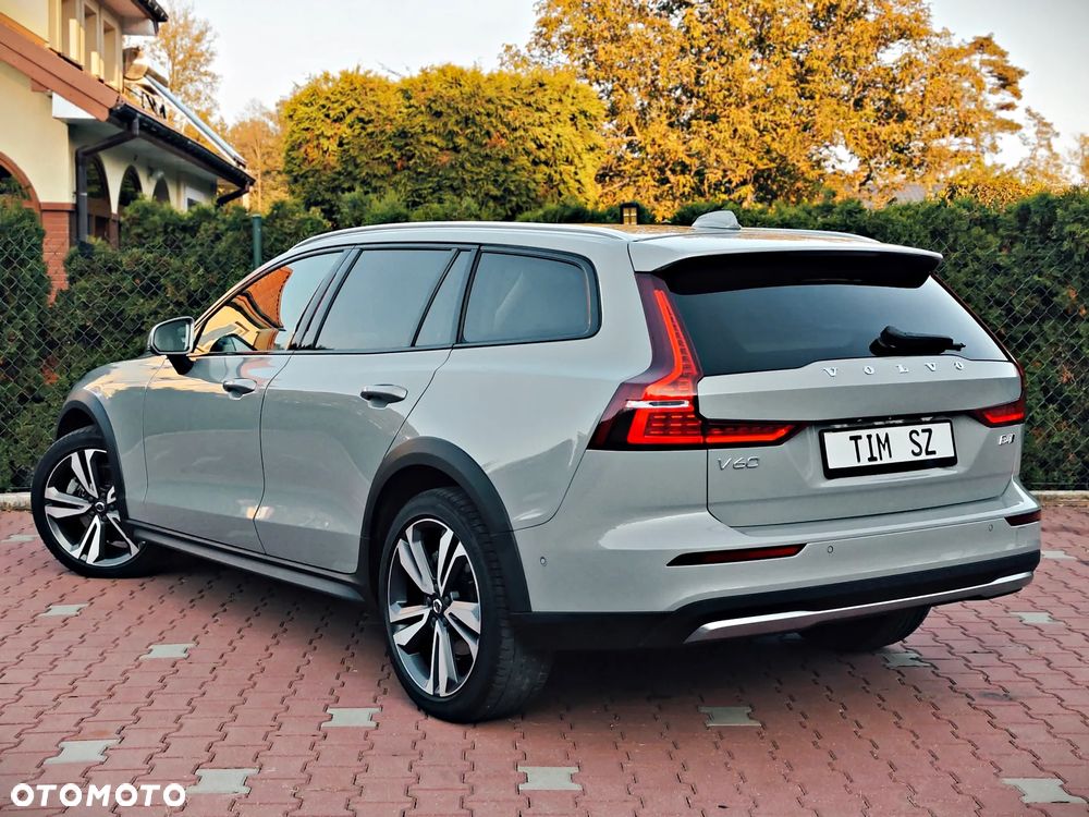 Volvo V60 Cross Country B4 D AWD Ultimate - 14
