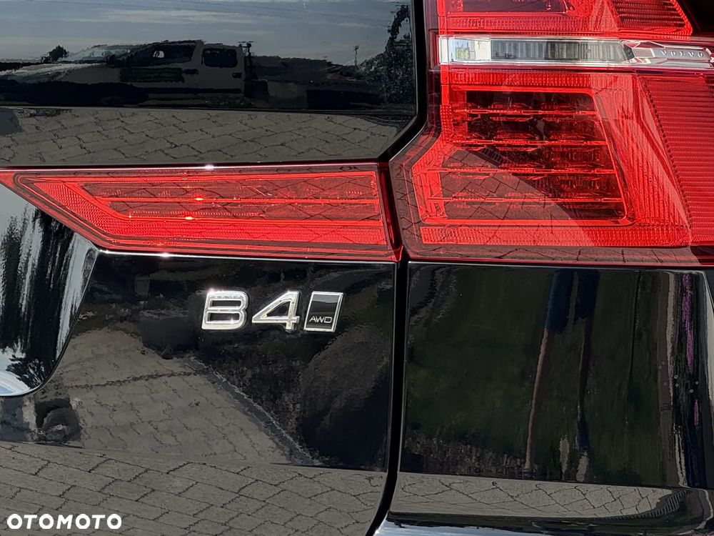 Volvo XC 60 B4 D AWD Plus Dark - 39