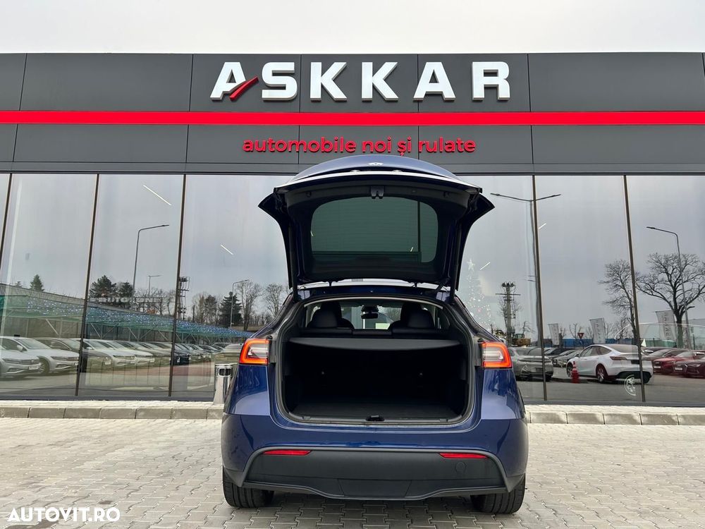 Tesla Model Y Long Range Dual Motor AWD - 9