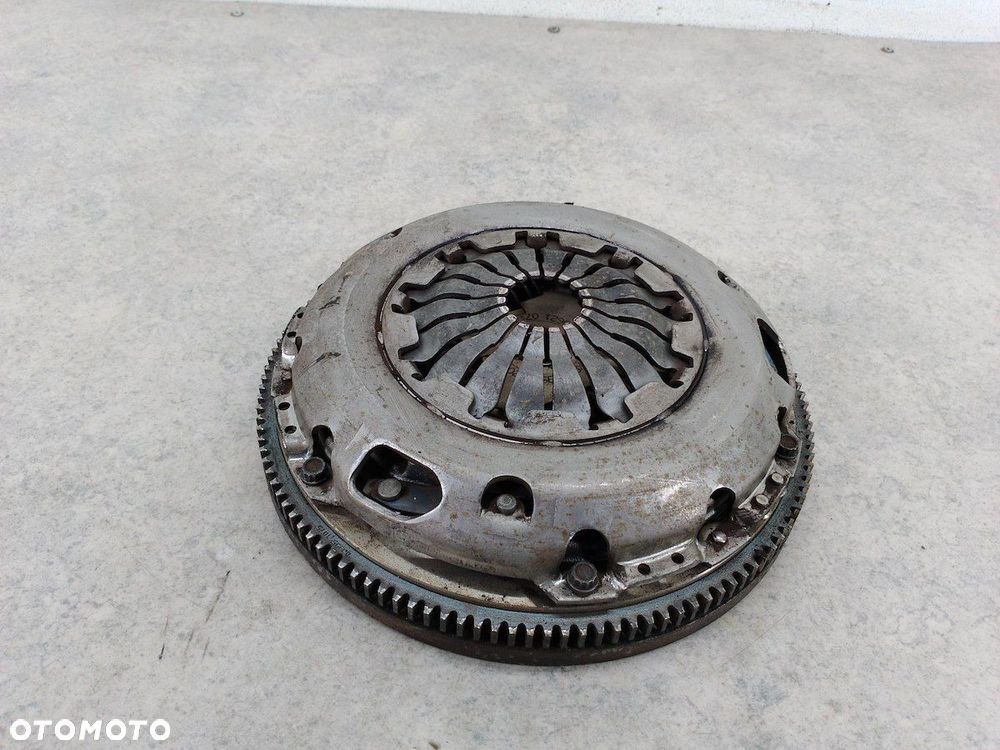 SPRZĘGŁO KOMPLETNE SKODA OCTAVIA II 030105271D 700296 700295  VALEO 1.6 FSI - 3