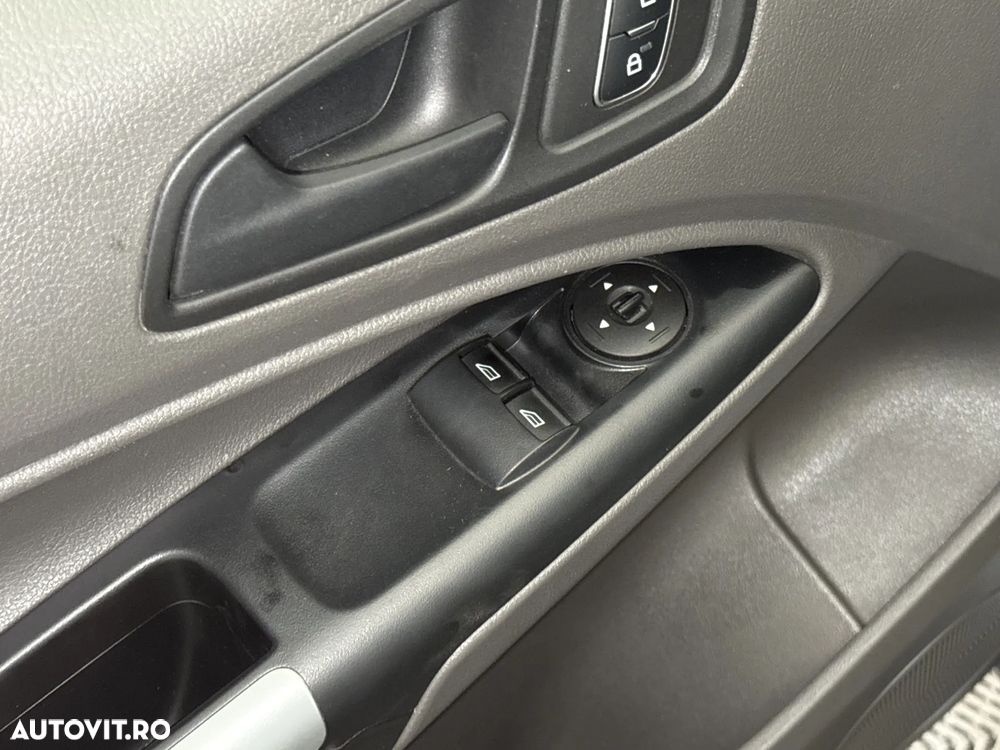 Ford Transit Connect - 12