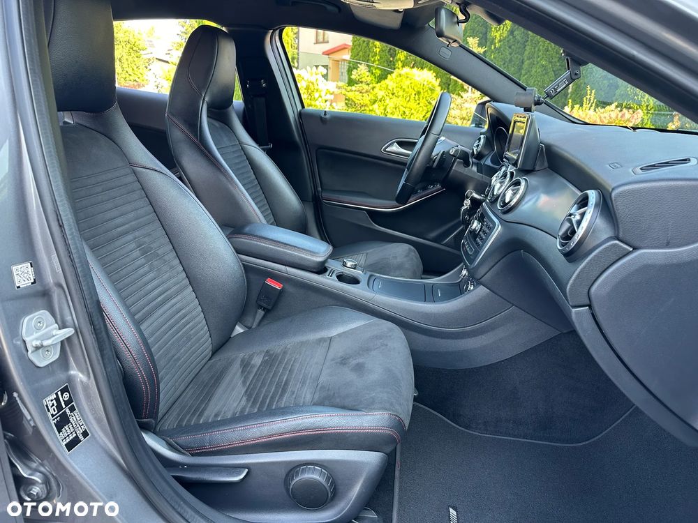 Mercedes-Benz GLA 250 7G-DCT - 28