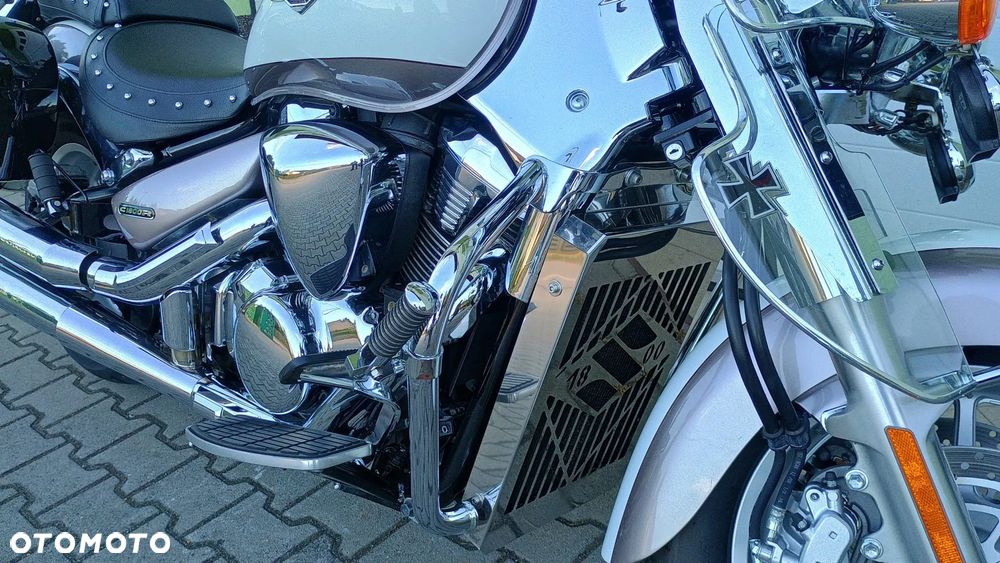 Suzuki Intruder - 27
