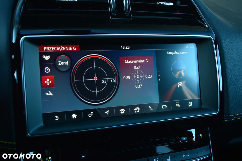 Jaguar XE 2.0 T AWD 300 Sport - 32