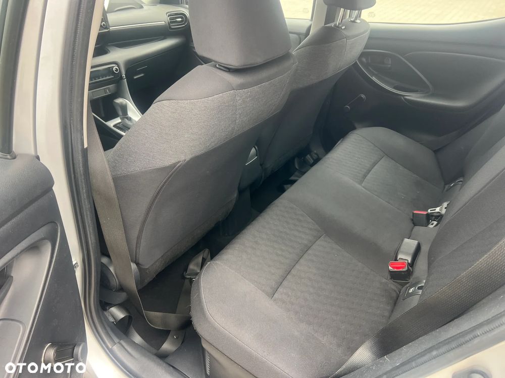 Toyota Yaris Hybrid 100 Premium - 17