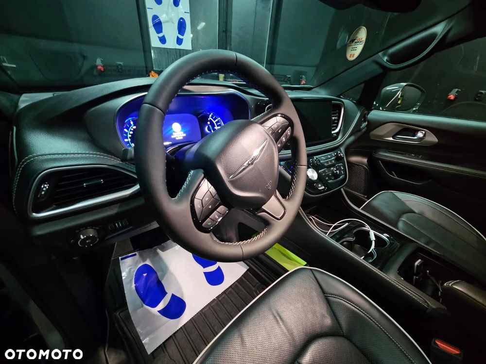 Chrysler Pacifica - 5