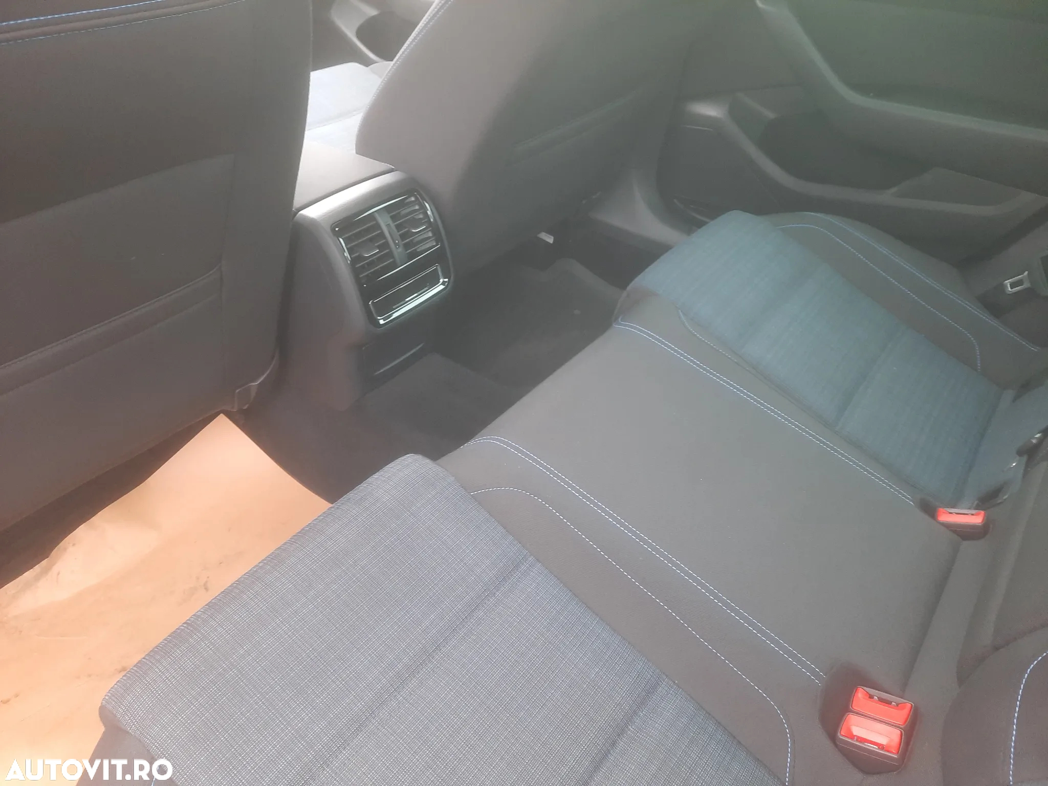 Volkswagen Passat - 11