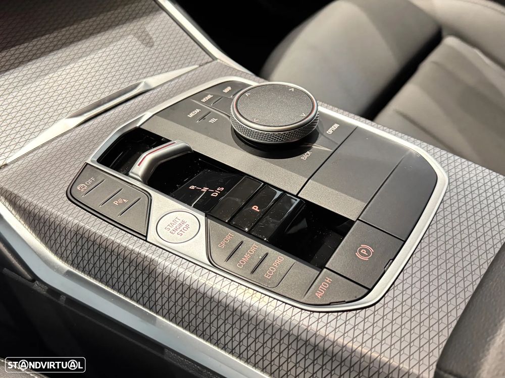 BMW 320 d Pack Desportivo M Auto - 15
