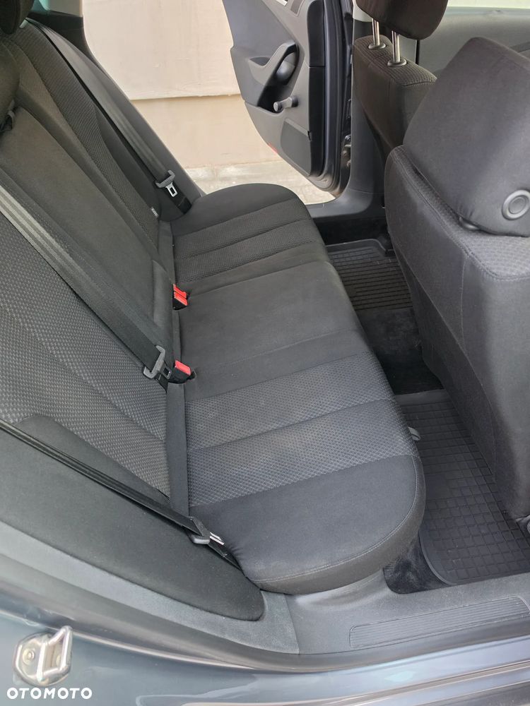 Volkswagen Passat 2.0 FSI Individual - 16