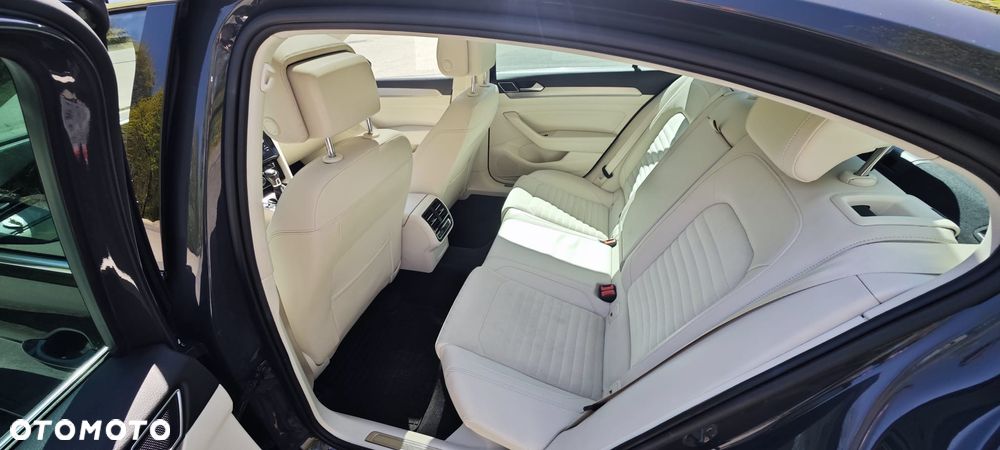 Volkswagen Passat 2.0 TDI SCR Highline - 12