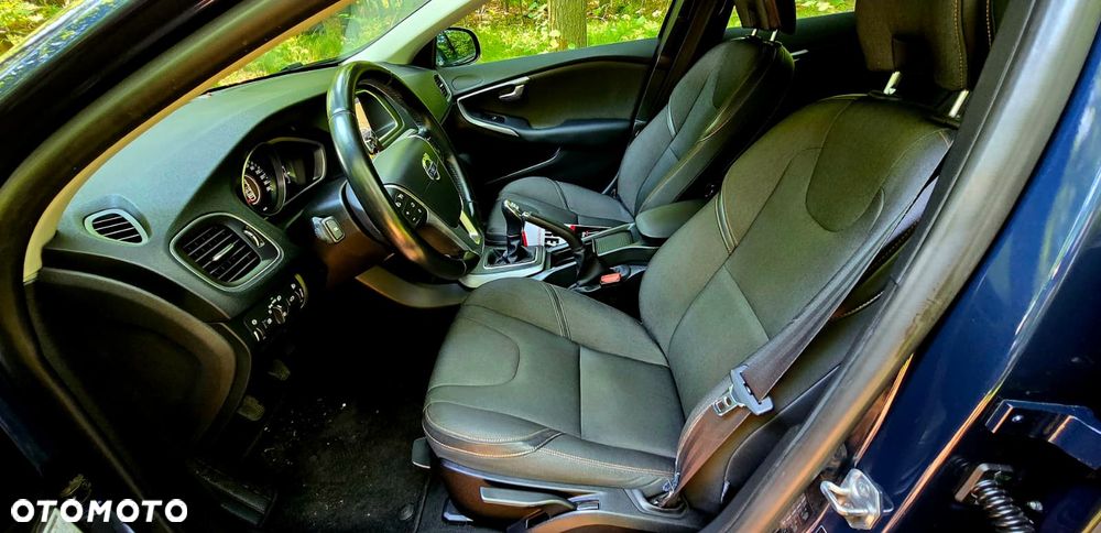 Volvo V40 Cross Country - 25