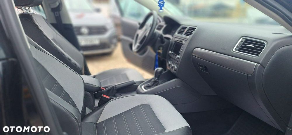 Volkswagen Jetta - 12