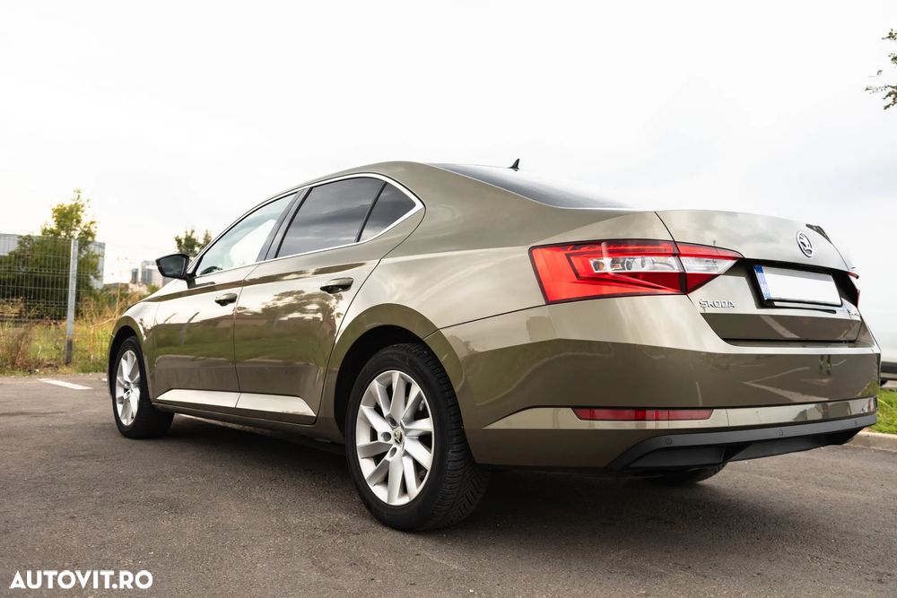 Skoda Superb 2.0 TDI DSG Ambition - 10