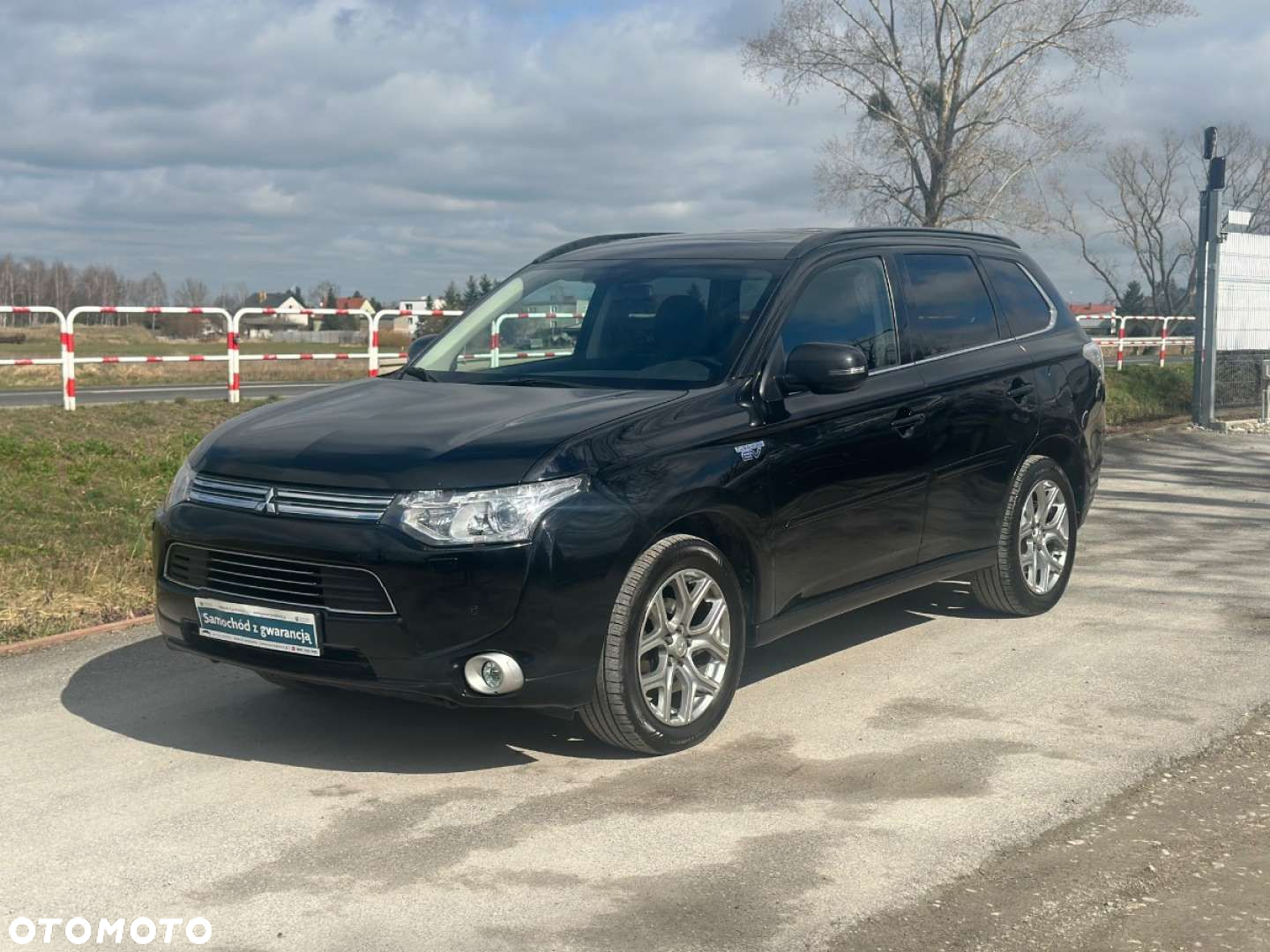 Mitsubishi Outlander - 2