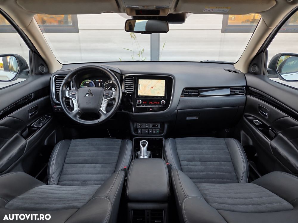 Mitsubishi Outlander 2.4 4WD Diamant+ - 22