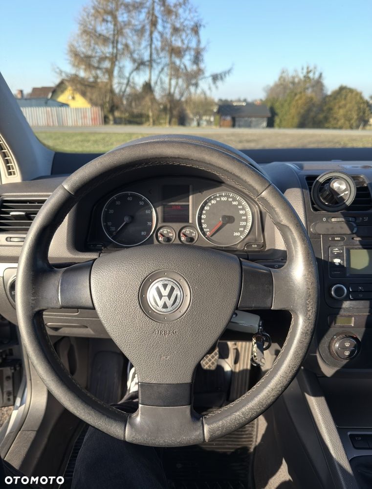 Volkswagen Golf 1.6 FSI Trendline - 11