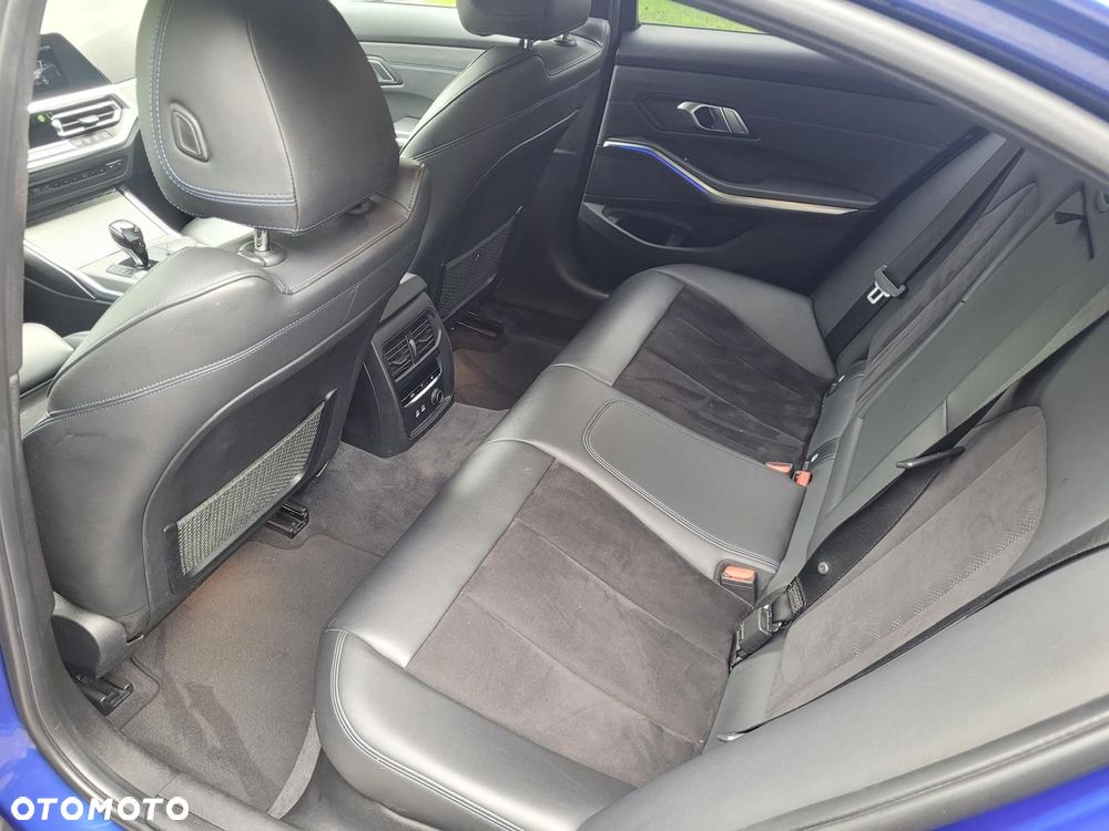 BMW Seria 3 320d xDrive M Sport Shadow sport - 17