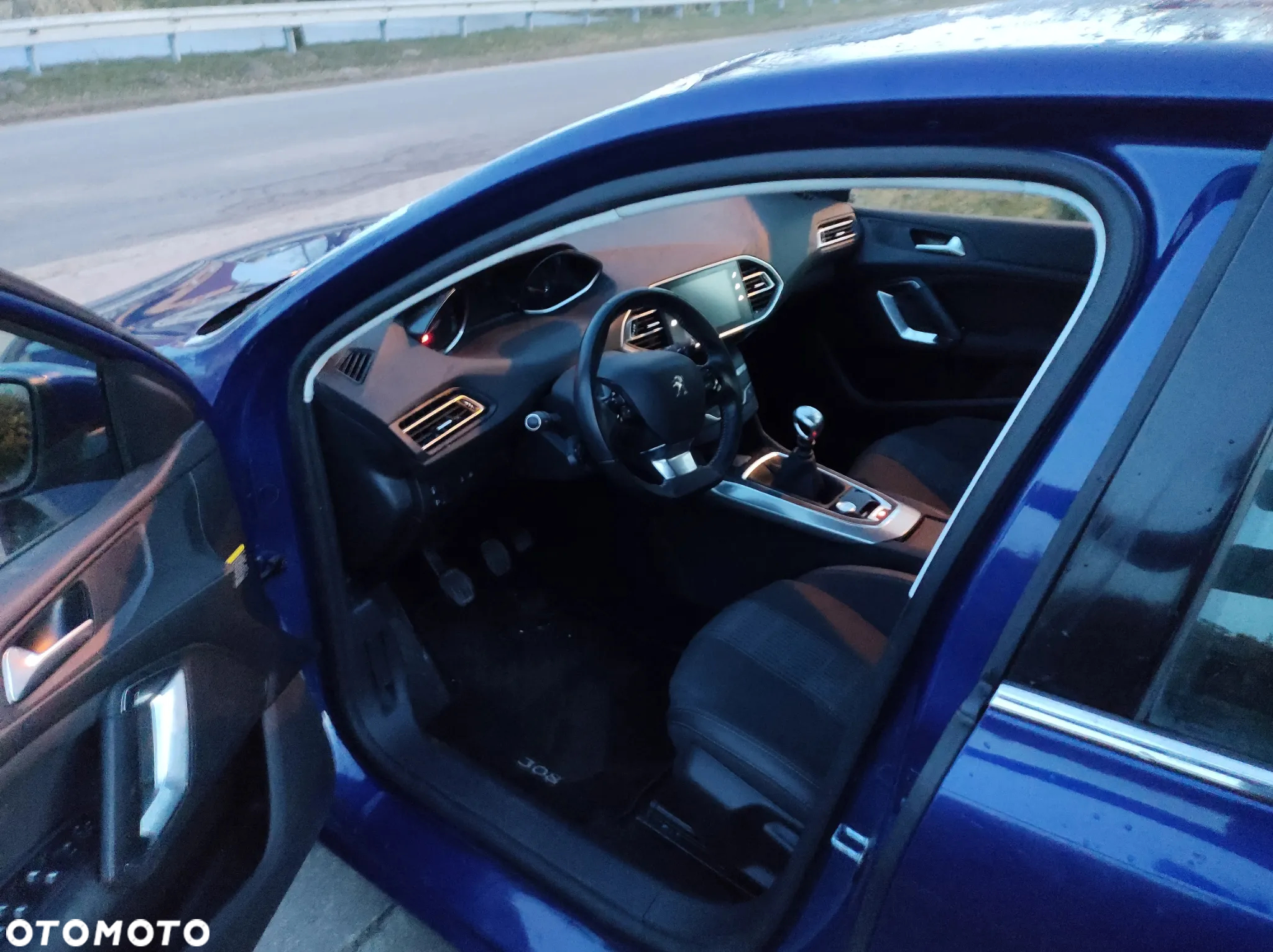 Peugeot 308 1.2 PureTech Allure S&S - 8