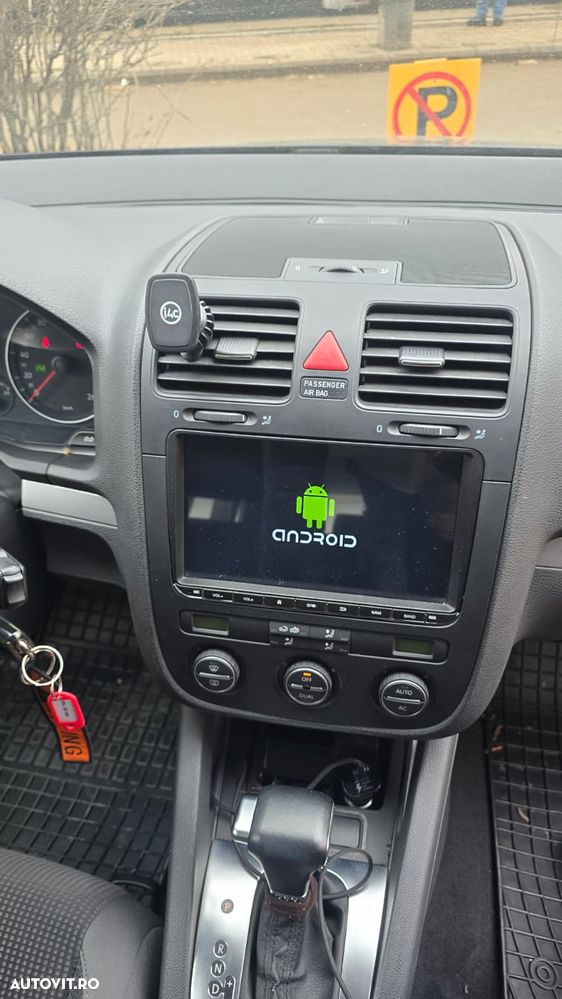 Volkswagen Golf 1.9 TDI Trendline DPF DSG - 6