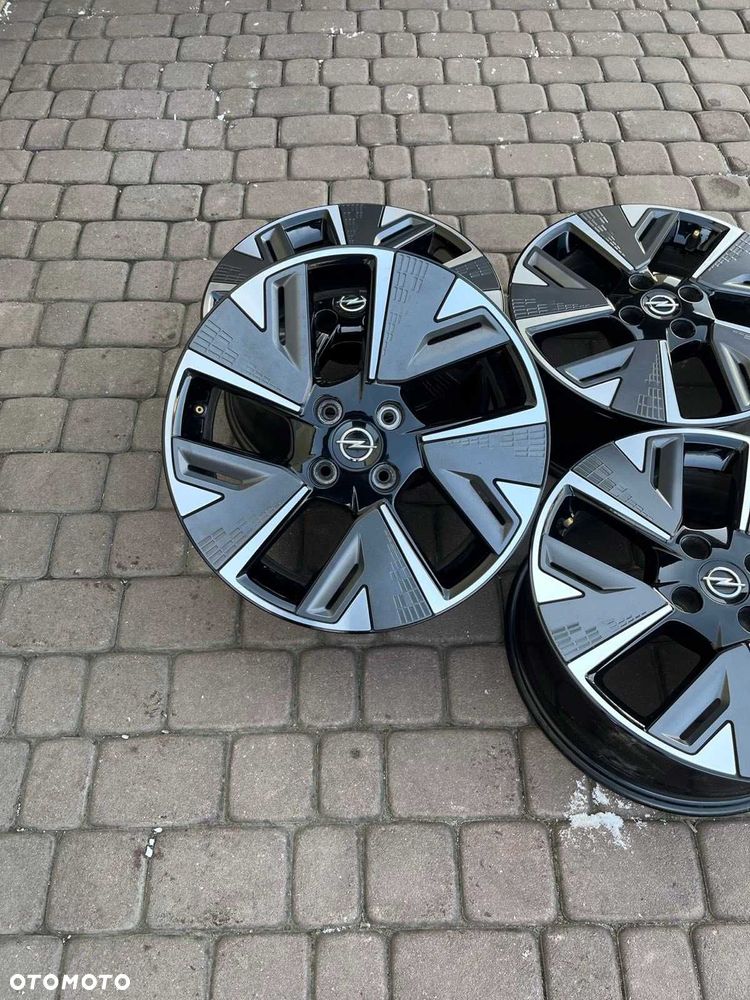 Oryginalne alufelgi Opel 4x108 17 cali Bicolor Corsa F eCorsa - 3