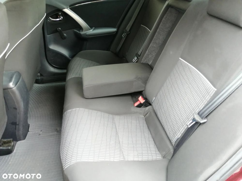 Toyota Avensis 2.0 D-4D Active - 14
