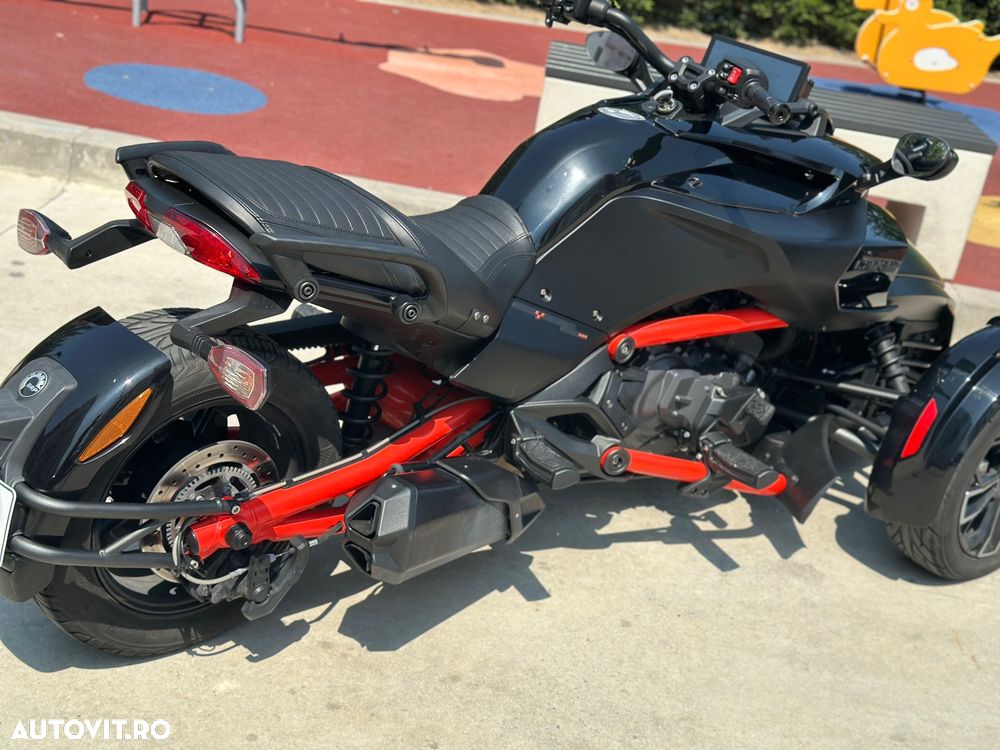 Can-Am Spyder - 21