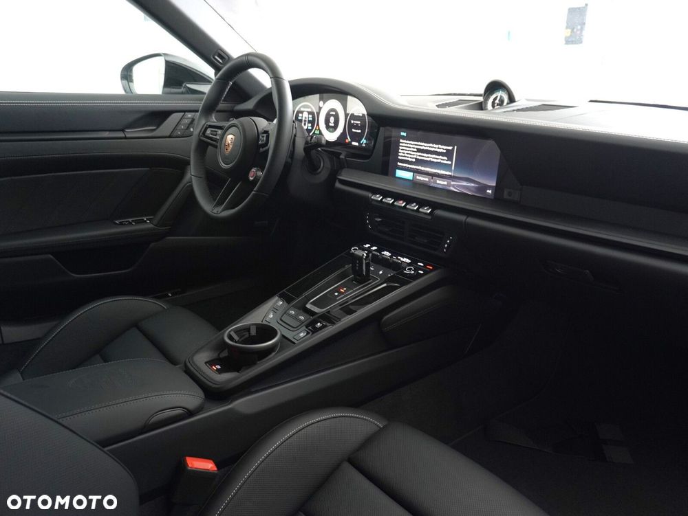 Porsche 911 Targa T-Hybrid 4 GTS - 34