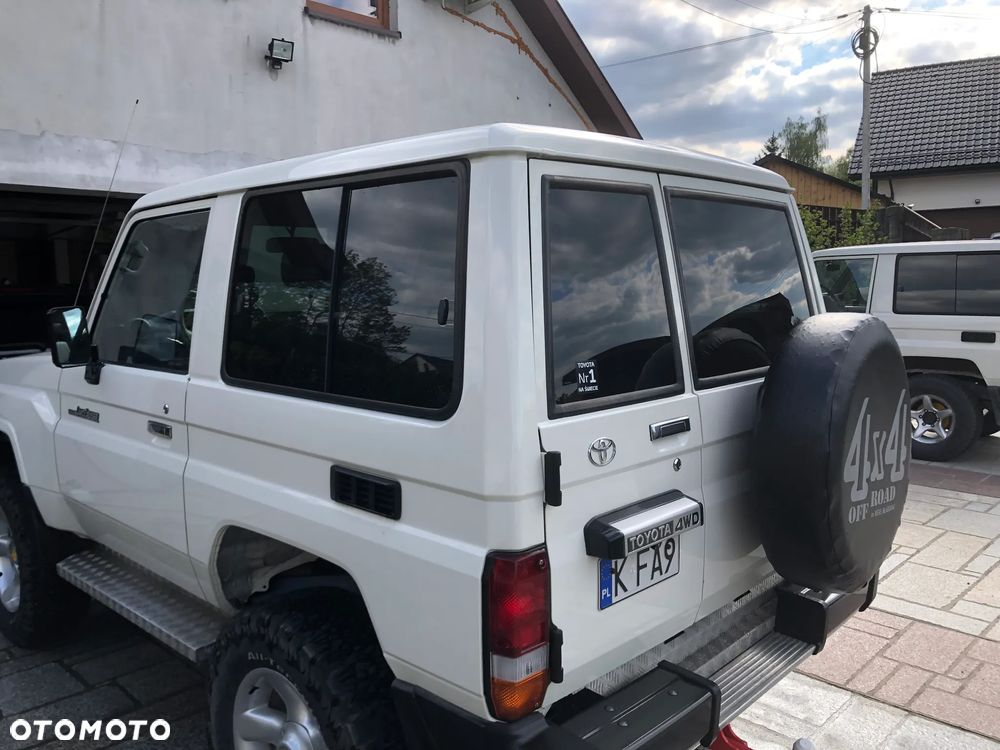 Toyota Land Cruiser - 3