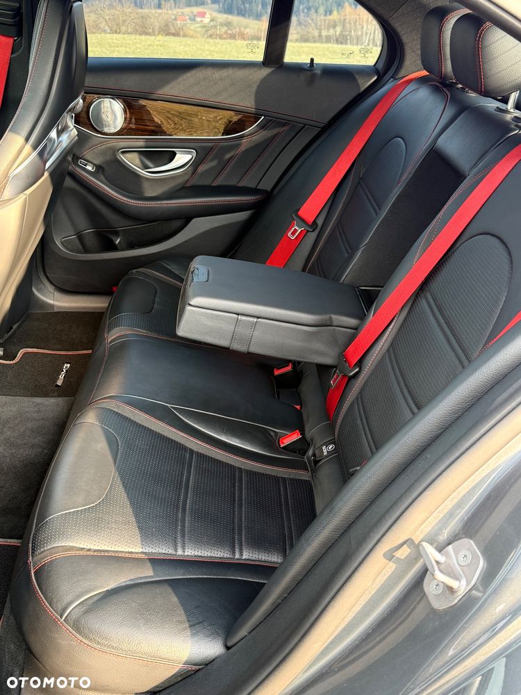 Mercedes-Benz Klasa C AMG 43 4-Matic - 16
