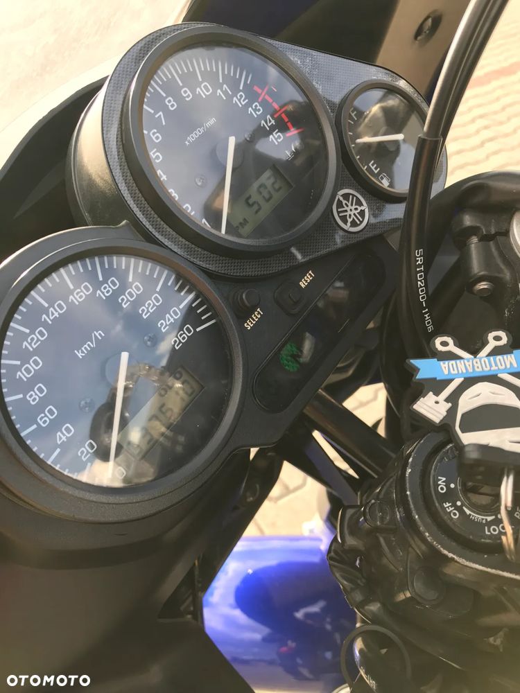Yamaha FZS - 10