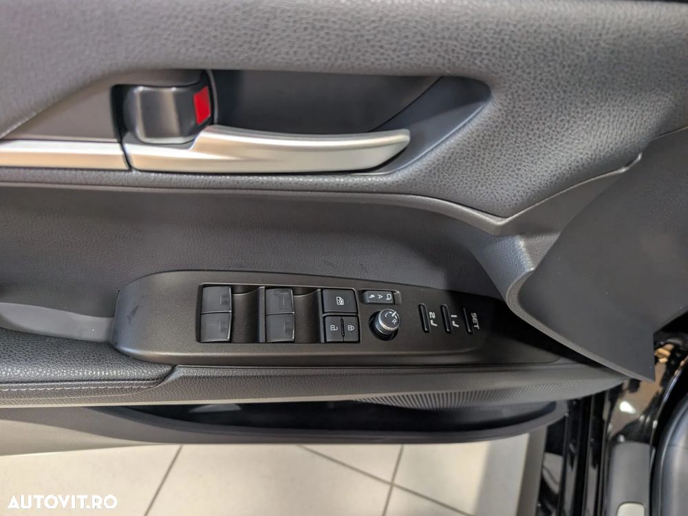 Toyota Camry - 10