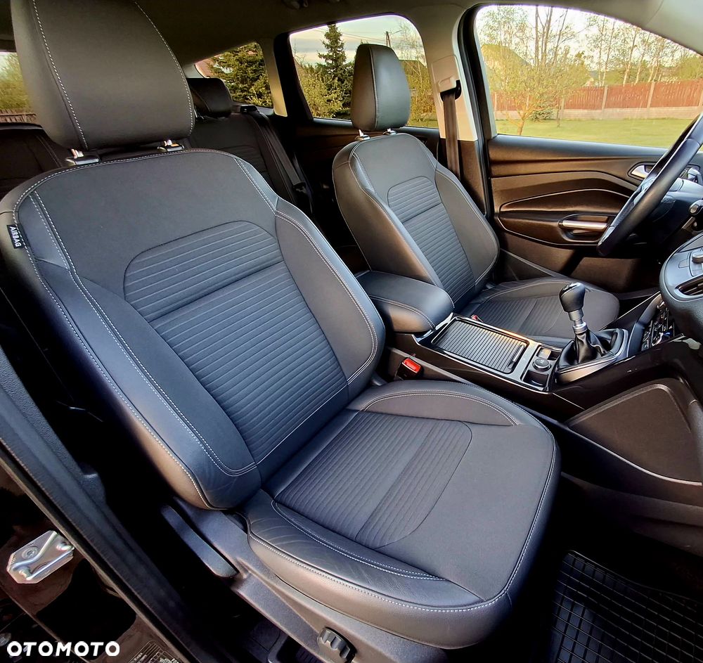 Ford Kuga 2.0 TDCi 2x4 Titanium - 27