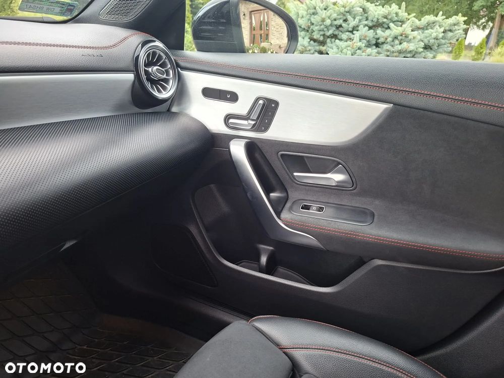 Mercedes-Benz CLA 200 AMG Line 7G-DCT - 3