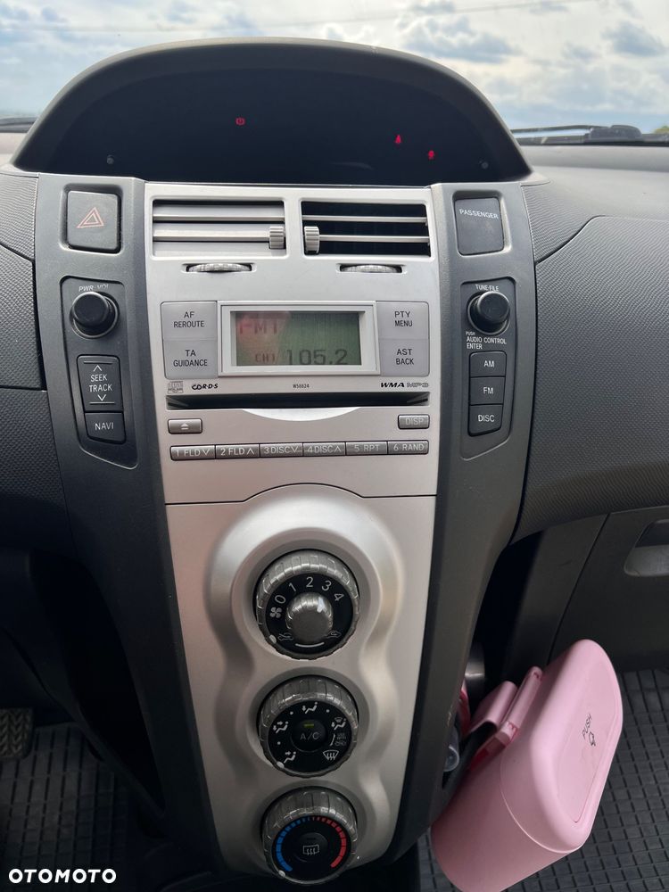 Toyota Yaris - 12