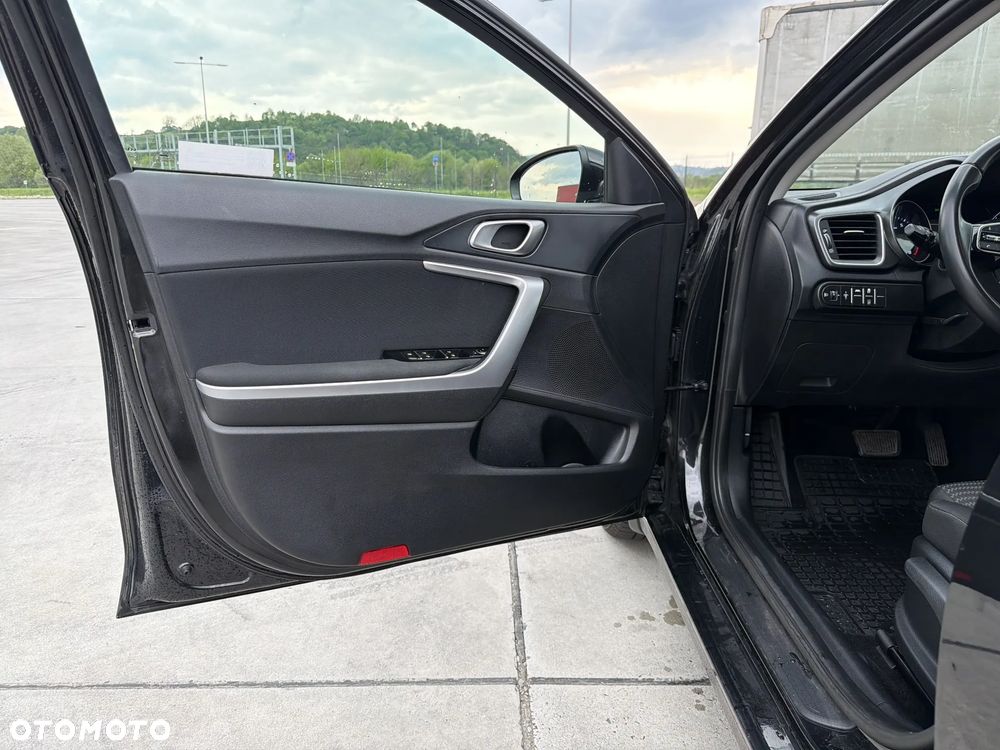 Kia Ceed 1.5 T-GDI M DCT - 11