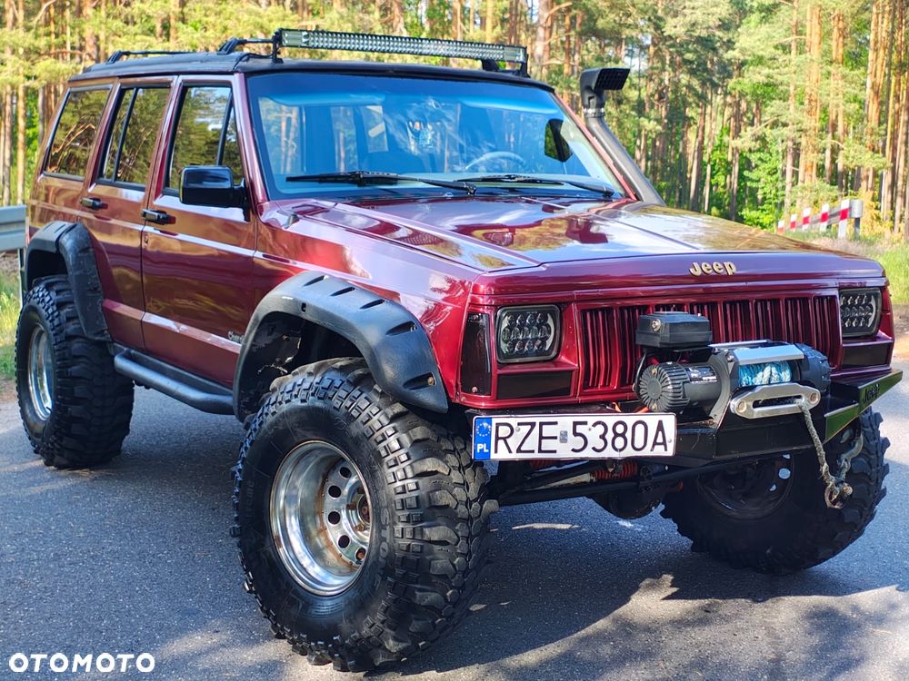 Jeep Cherokee - 1