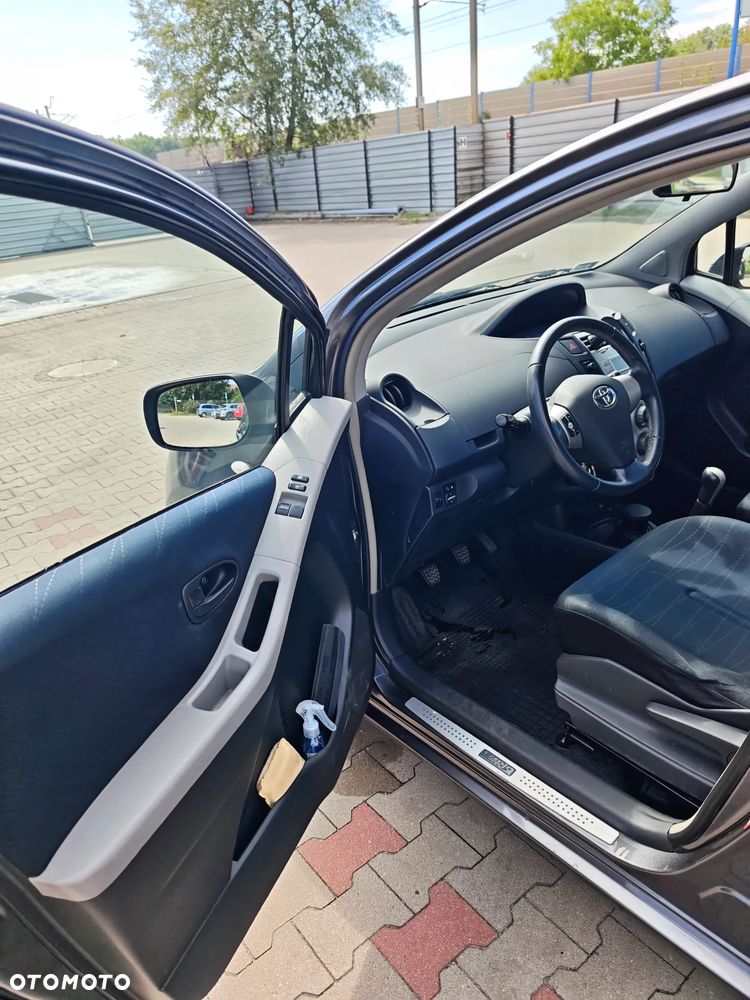 Toyota Yaris 1.0 Luna A/C - 11