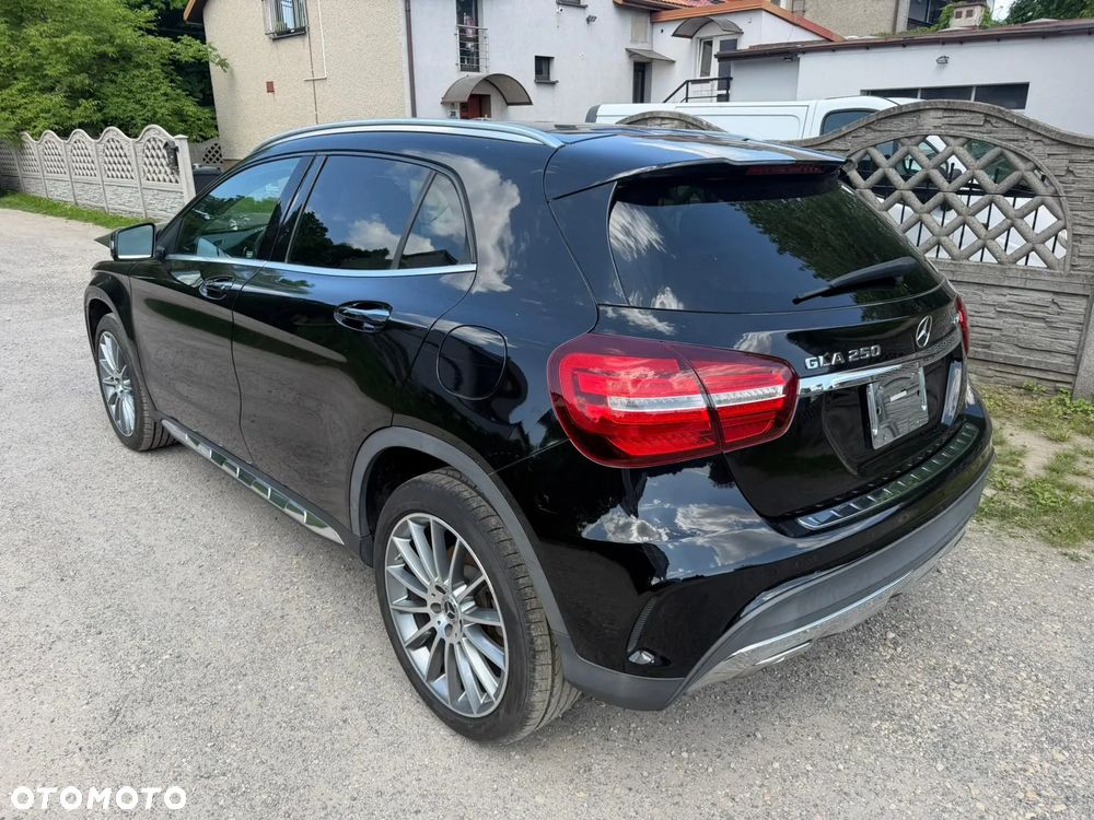 Mercedes-Benz GLA 250 4Matic 8G-DCT AMG Line - 7