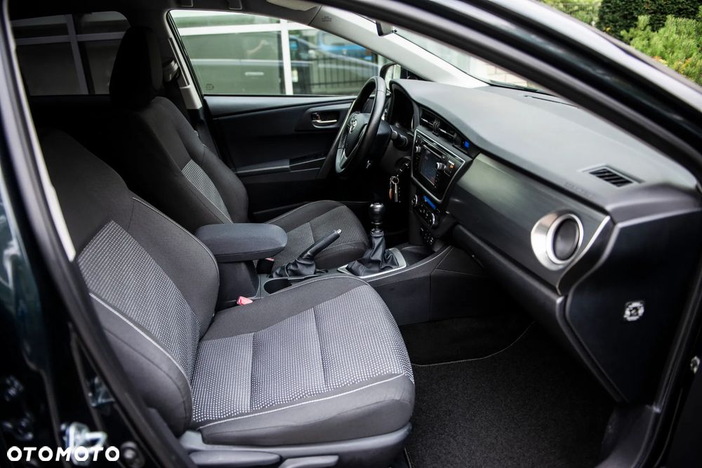 Toyota Auris 1.6 Valvematic Executive - 24