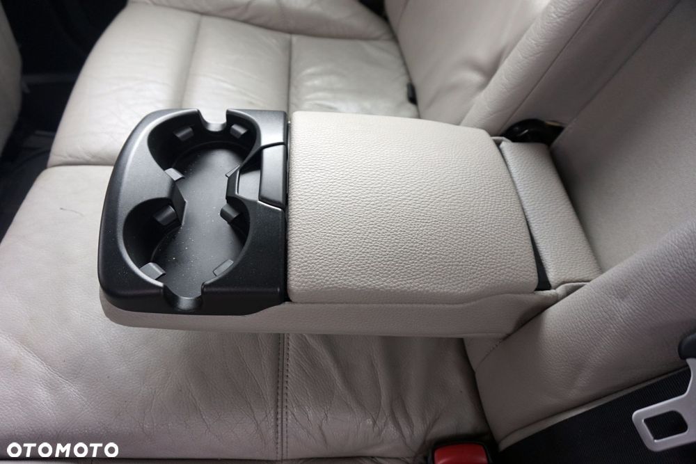 KANAPA TYLNA V50  KOMBI SKÓRA JASNA VOLVO 2004-2007 - 6