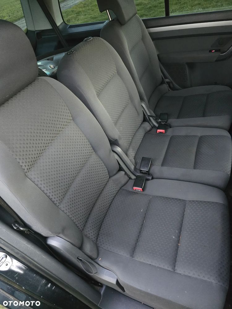 Volkswagen Touran - 16