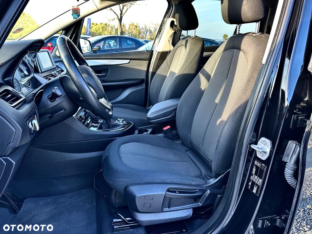 BMW Seria 2 218d - 5