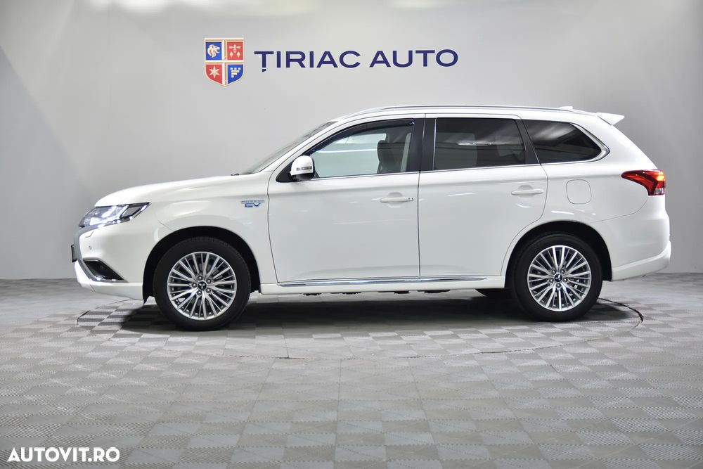 Mitsubishi Outlander - 2