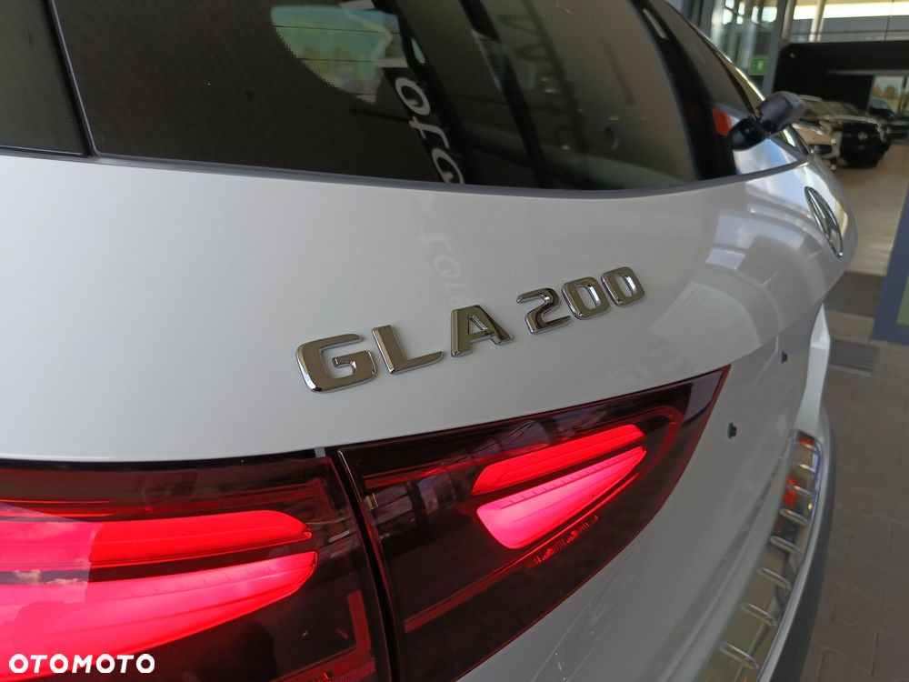 Mercedes-Benz GLA - 12