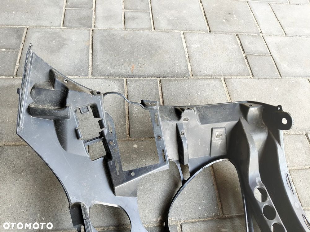 Ślizg zderzaka przód prawy Mercedes E klasa W 214 - 7