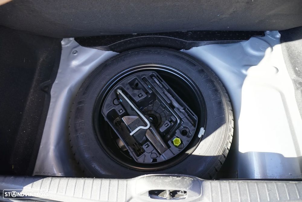 Peugeot 208 1.2 PureTech Signature - 17