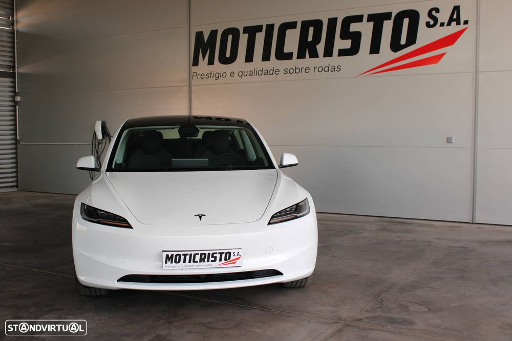 Tesla Model 3 - 3