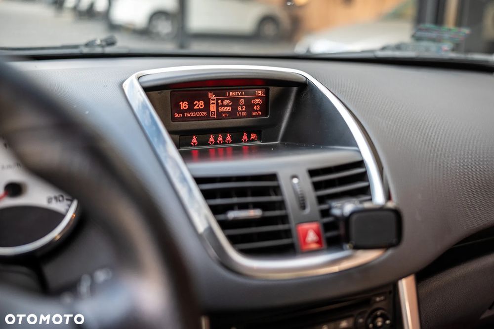 Peugeot 207 - 15