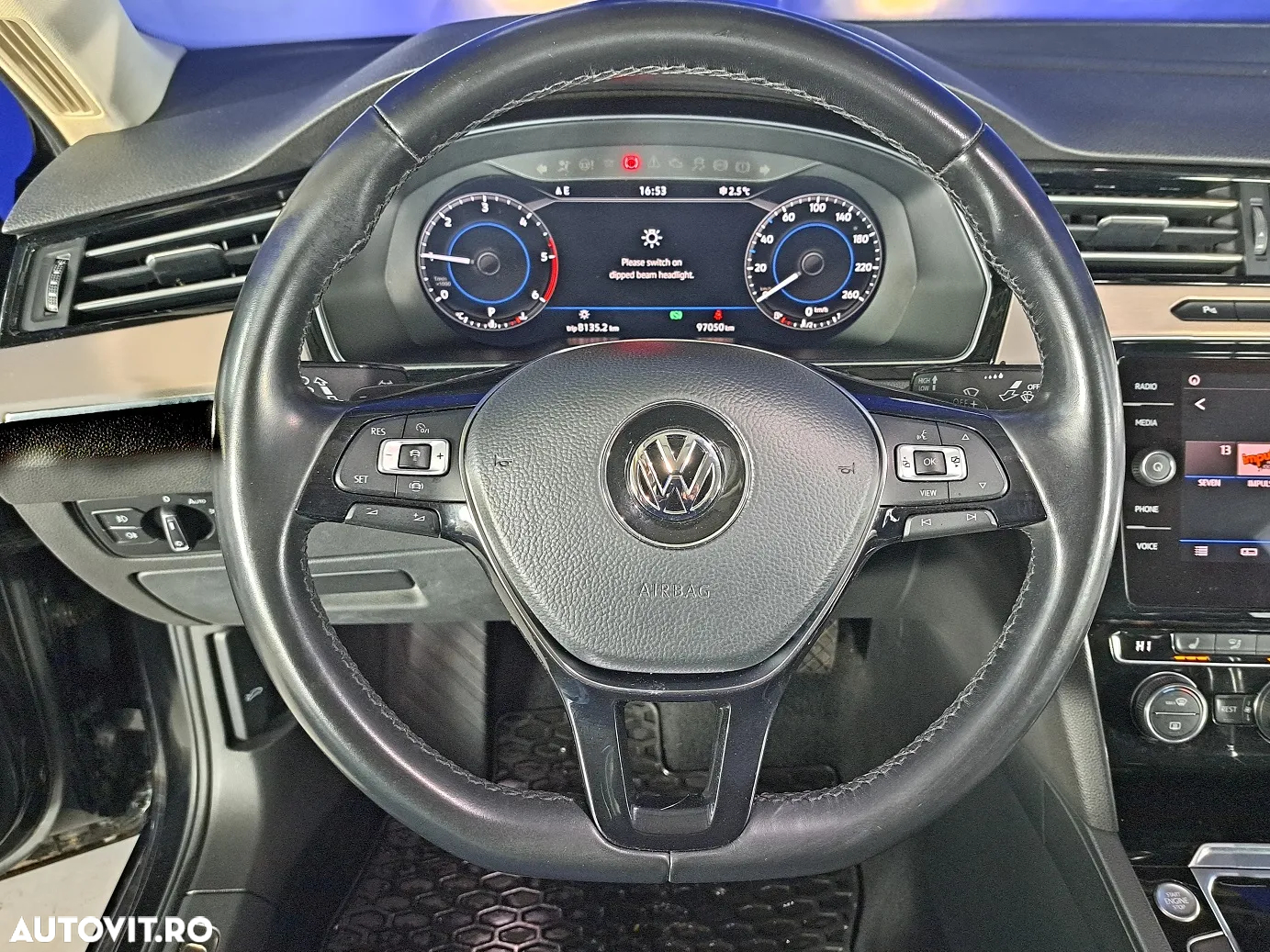 Volkswagen Passat - 12