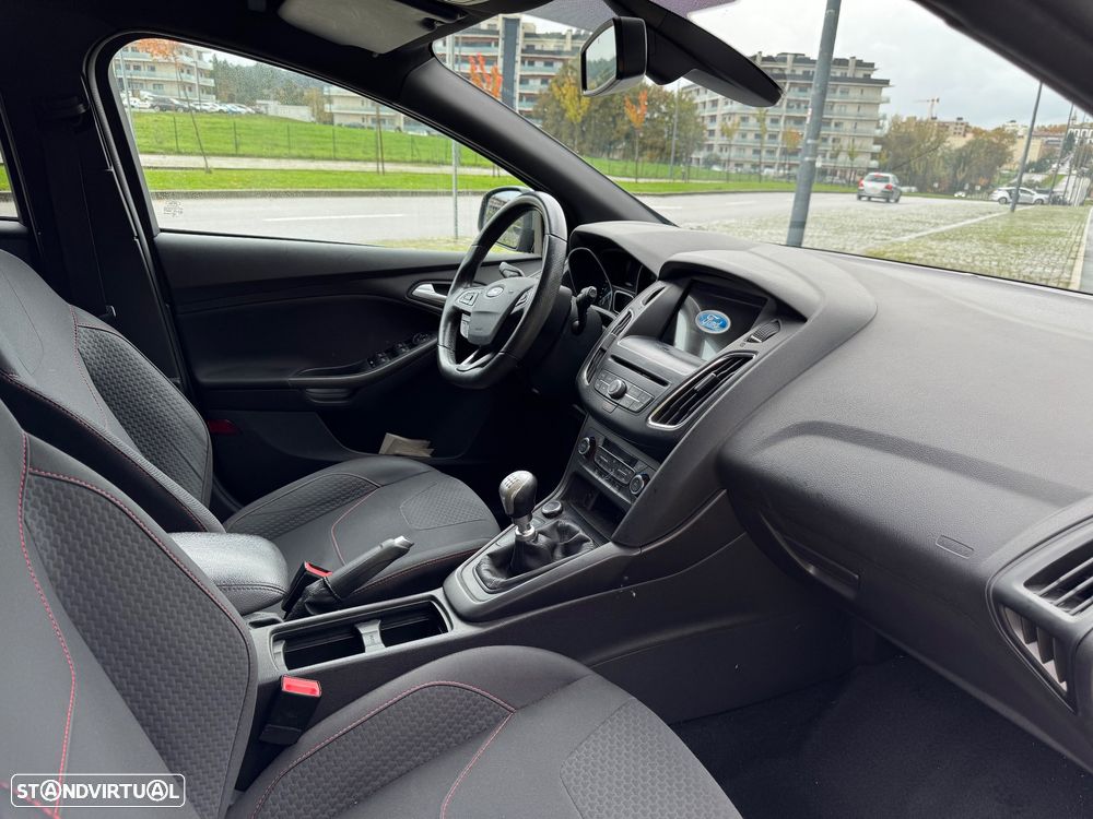 Ford Focus SW 1.5 TDCi EcoBlue ST-Line - 5